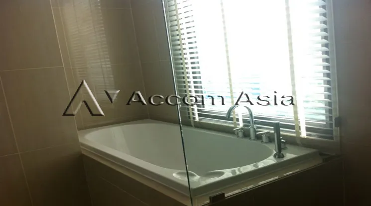 unit 2 Bedrooms  Condominium For Rent in Phaholyothin, Bangkok  near ARL Makkasan - MRT Phetchaburi (13001036)