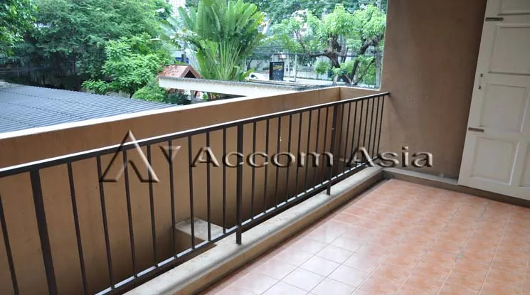 unit 3 Bedrooms  Apartment For Rent in Ploenchit, Bangkok  near BTS Ploenchit (13001127)