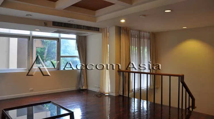 unit 3 Bedrooms  Apartment For Rent in Ploenchit, Bangkok  near BTS Ploenchit (13001127)