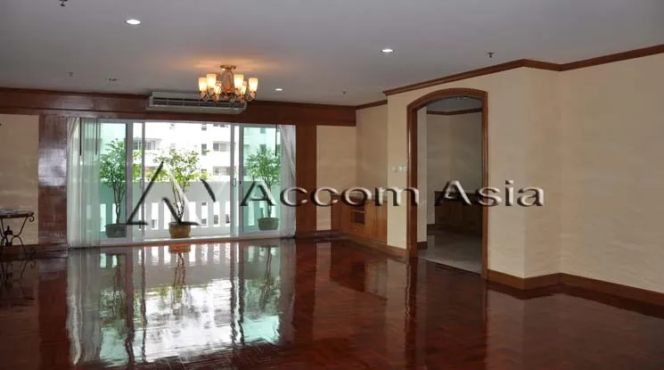 unit 4 Bedrooms  Apartment For Rent in Sukhumvit, Bangkok  near MRT Sukhumvit - BTS Asok (13001207)