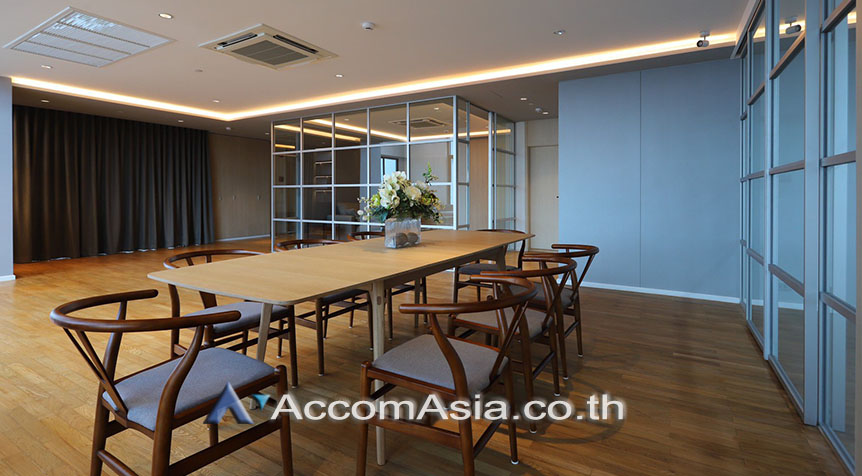  2  4 br Apartment For Rent in Sukhumvit ,Bangkok BTS Phrom Phong at High-Rise Serviced Apartment Near The Em District 13001220