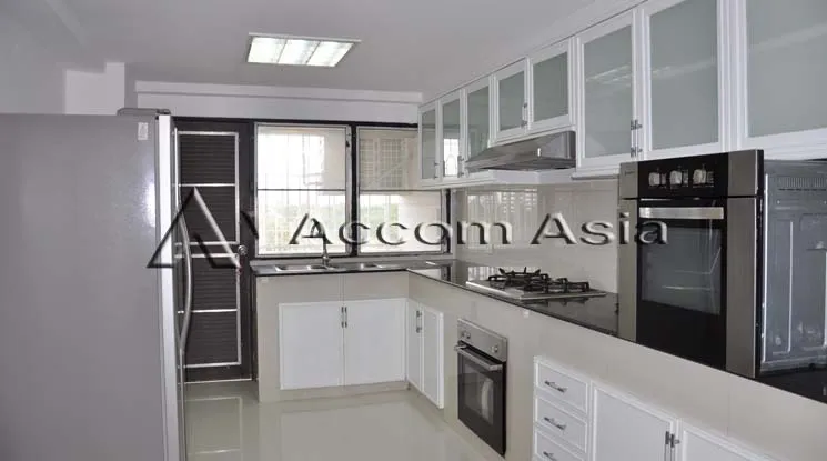 8  3 br Apartment for rent and sale in Sukhumvit ,Bangkok BTS Asok at Family Apartment with Lake View 13001315