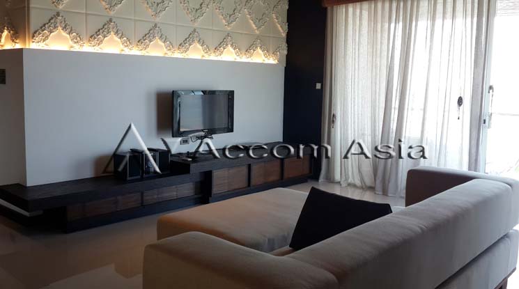  1  2 br Condominium For Sale in Pattaya ,Chon Buri  at Set on a private beach 13001359