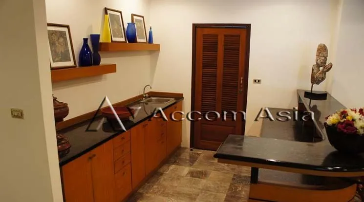 unit 3 Bedrooms  Apartment For Rent in Sukhumvit, Bangkok  near BTS Phrom Phong (13001377)