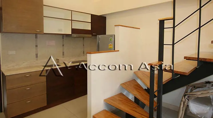 unit 2 Bedrooms  Apartment For Rent in Silom, Bangkok  near BTS Sala Daeng (13001385)