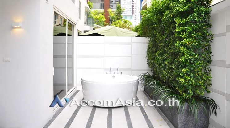 unit 1 Bedroom  Apartment For Rent in Sukhumvit, Bangkok  near BTS Ekkamai (13001432)