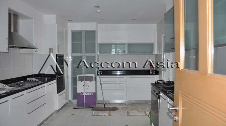 6  4 br Apartment For Rent in Sukhumvit ,Bangkok BTS Phrom Phong at Apartment with Top Facilities, Close to Emshere 13001492