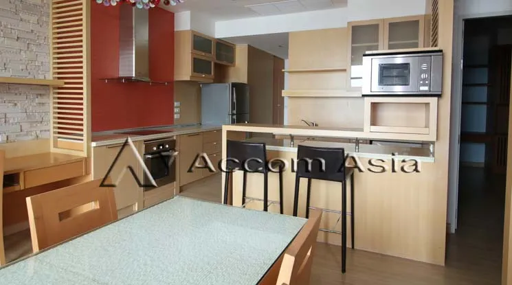 unit 2 Bedrooms  Condominium For Rent in Charoen Nakhon, Bangkok  near BTS Krung Thon Buri (13001601)