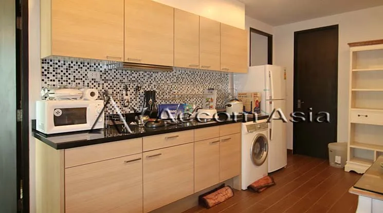 unit 2 Bedrooms  Condominium For Rent in Ploenchit, Bangkok  near BTS Chitlom (13001656)