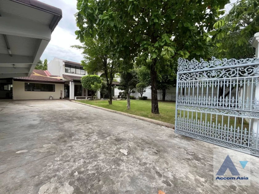 30  5 br House for rent and sale in Pattanakarn ,Bangkok BTS On Nut at Panya Pattanakarn Village 13001706