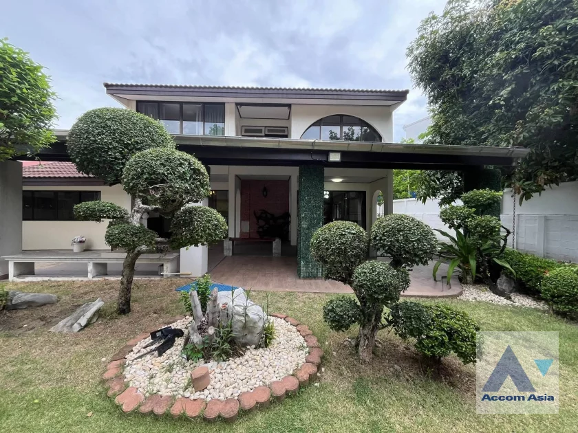  Panya Pattanakarn Village House  5 Bedroom for Sale & Rent BTS On Nut in Pattanakarn Bangkok