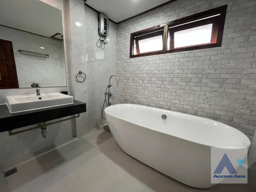 22  5 br House for rent and sale in Pattanakarn ,Bangkok BTS On Nut at Panya Pattanakarn Village 13001706