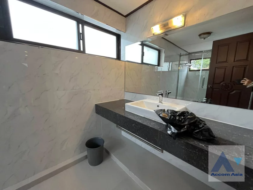 23  5 br House for rent and sale in Pattanakarn ,Bangkok BTS On Nut at Panya Pattanakarn Village 13001706