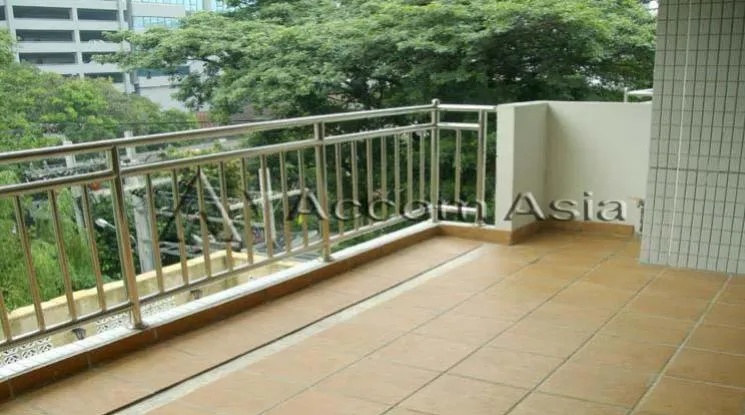 unitPet friendly |  3 Bedrooms  Apartment For Rent in Sathorn, Bangkok  near MRT Lumphini - BTS Chong Nonsi (10228)