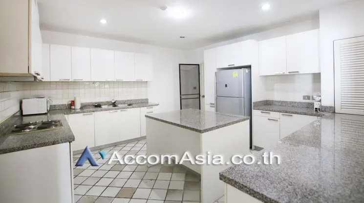 unit 3 Bedrooms  Apartment For Rent in Sukhumvit, Bangkok  near BTS Phrom Phong (13001860)