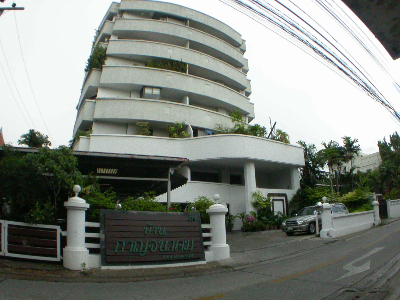 unit 3 Bedrooms  Condominium For Rent in Phaholyothin, Bangkok  near BTS Ari (13002080)
