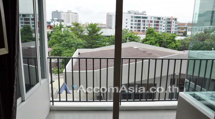  1  2 br Apartment For Rent in Sukhumvit ,Bangkok BTS Ekkamai at Private Low-rise Apartment with Only 2-3 unit-per-floor 13002108