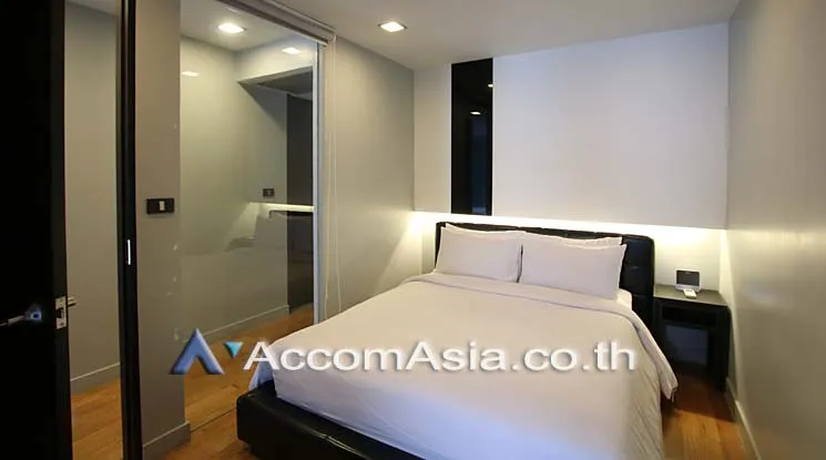 unit 2 Bedrooms  Condominium For Rent in Silom, Bangkok  near BTS Chong Nonsi (13002140)