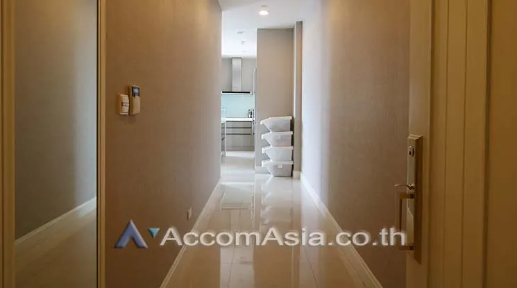 unit 2 Bedrooms  Condominium For Sale in Ploenchit, Bangkok  near BTS Chitlom (13002168)