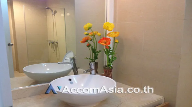 unit 2 Bedrooms  Condominium For Rent & Sale in Silom, Bangkok  near MRT Sam Yan (13002210)