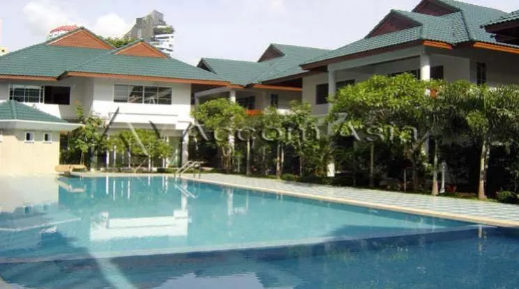 unitPet friendly |  3 Bedrooms  House For Rent in Sukhumvit, Bangkok  near BTS Ekkamai (20931)