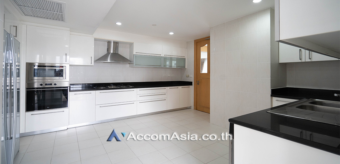 4  3 br Apartment For Rent in Sukhumvit ,Bangkok BTS Phrom Phong at Apartment with Top Facilities, Close to Emshere 13002355