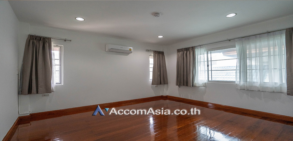 8  4 br House For Rent in Sukhumvit ,Bangkok BTS Ekkamai at House in Compound 40119