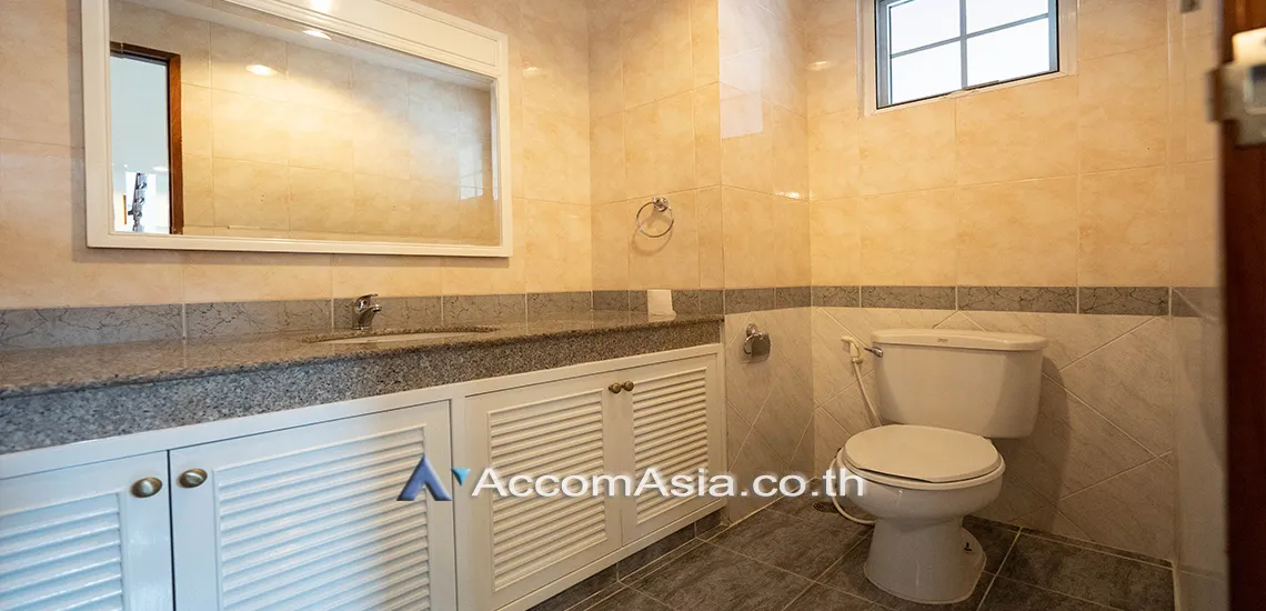 14  4 br House for rent and sale in Sukhumvit ,Bangkok BTS Ekkamai at House in Compound 40119