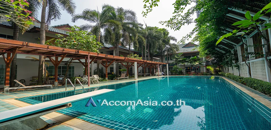 15  4 br House for rent and sale in Sukhumvit ,Bangkok BTS Ekkamai at House in Compound 40119