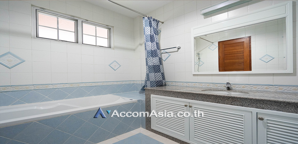 11  4 br House For Rent in Sukhumvit ,Bangkok BTS Ekkamai at House in Compound 40119