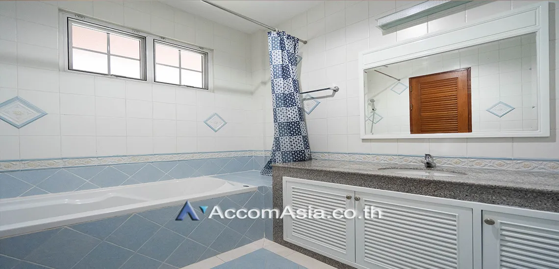 11  4 br House for rent and sale in Sukhumvit ,Bangkok BTS Ekkamai at House in Compound 40119