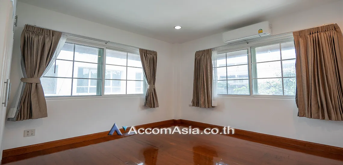 10  4 br House for rent and sale in Sukhumvit ,Bangkok BTS Ekkamai at House in Compound 40119