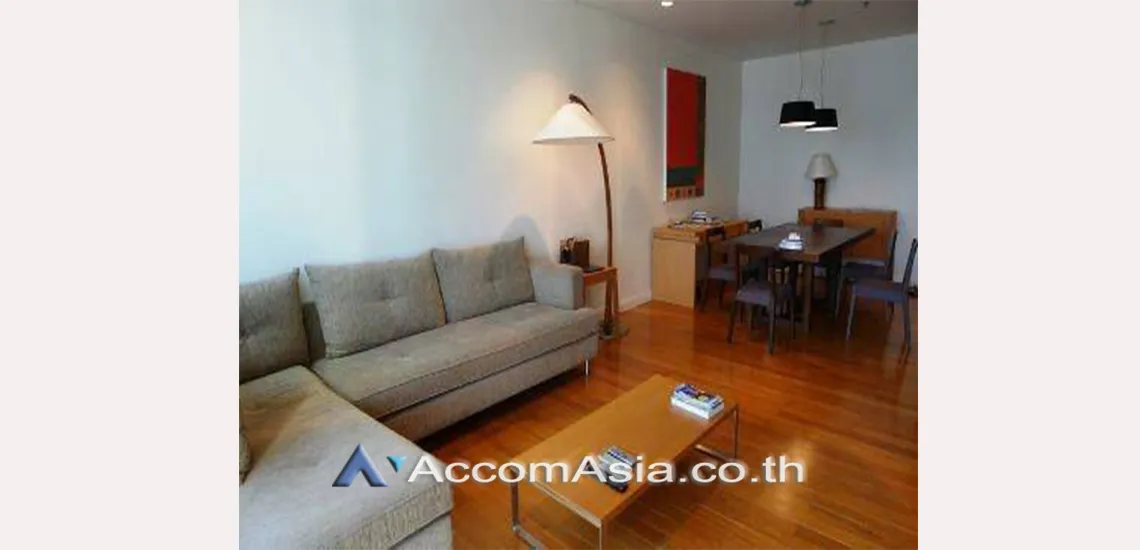 unit 3 Bedrooms  Condominium For Rent in Silom, Bangkok  near MRT Silom - BTS Sala Daeng (13002471)