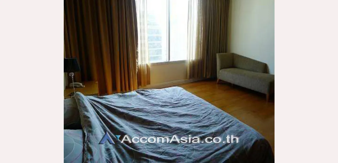 unit 3 Bedrooms  Condominium For Rent in Silom, Bangkok  near MRT Silom - BTS Sala Daeng (13002471)