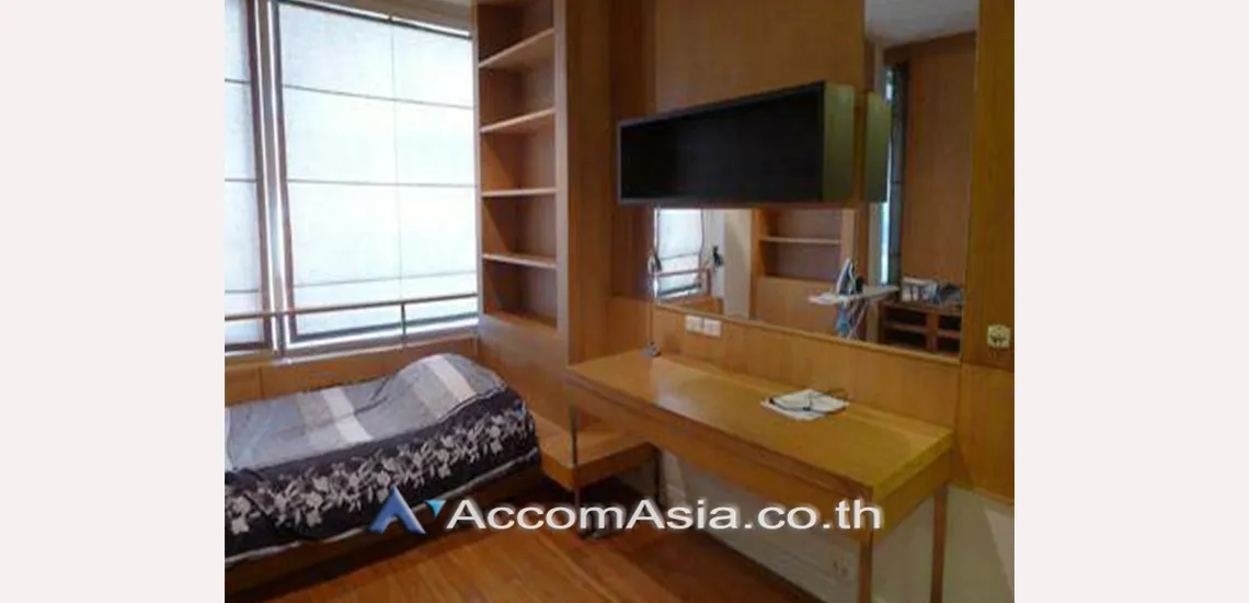 unit 3 Bedrooms  Condominium For Rent in Silom, Bangkok  near MRT Silom - BTS Sala Daeng (13002471)