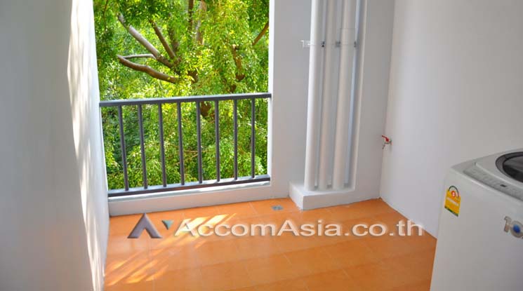  1  2 br Apartment For Rent in Sukhumvit ,Bangkok BTS Ekkamai at Low Rised Building 13002625