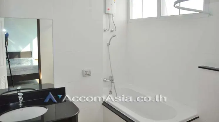 10  2 br Apartment For Rent in Sukhumvit ,Bangkok BTS Ekkamai at Low Rised Building 13002625