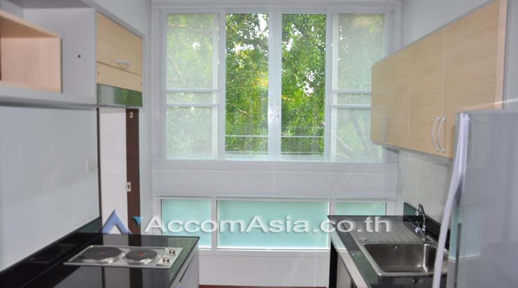 5  1 br Apartment For Rent in Sukhumvit ,Bangkok BTS Ekkamai at Low Rised Building 13002627