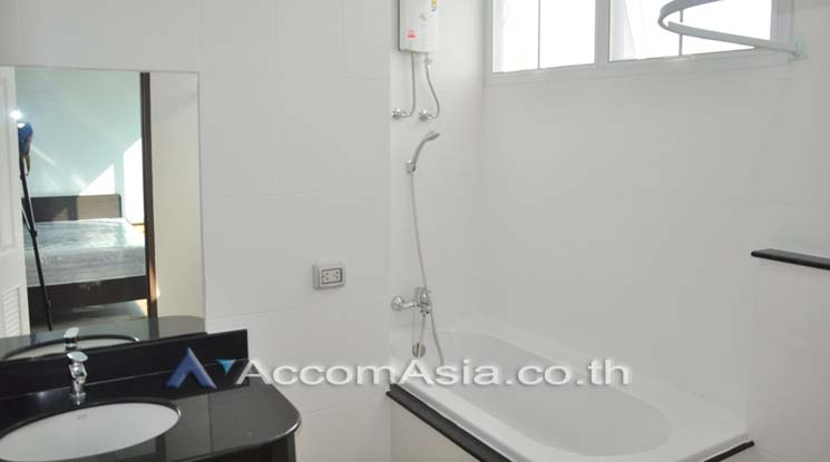 7  1 br Apartment For Rent in Sukhumvit ,Bangkok BTS Ekkamai at Low Rised Building 13002627