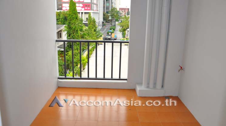  1  2 br Apartment For Rent in Sukhumvit ,Bangkok BTS Ekkamai at Low Rised Building 13002629