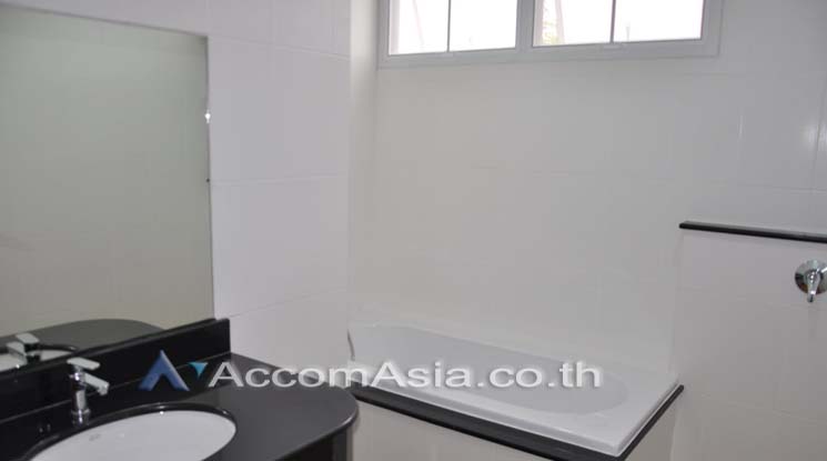 9  2 br Apartment For Rent in Sukhumvit ,Bangkok BTS Ekkamai at Low Rised Building 13002629