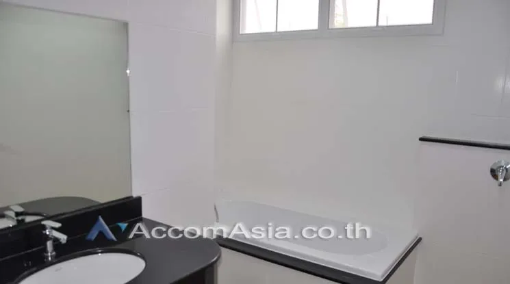 9  2 br Apartment For Rent in Sukhumvit ,Bangkok BTS Ekkamai at Low Rised Building 13002629
