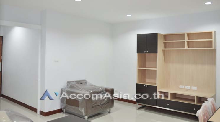  1  2 br Apartment For Rent in Sukhumvit ,Bangkok BTS Ekkamai at Low Rised Building 13002630