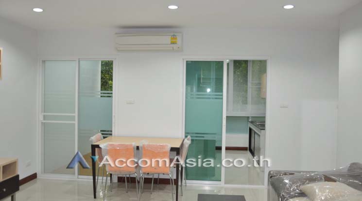 4  2 br Apartment For Rent in Sukhumvit ,Bangkok BTS Ekkamai at Low Rised Building 13002630