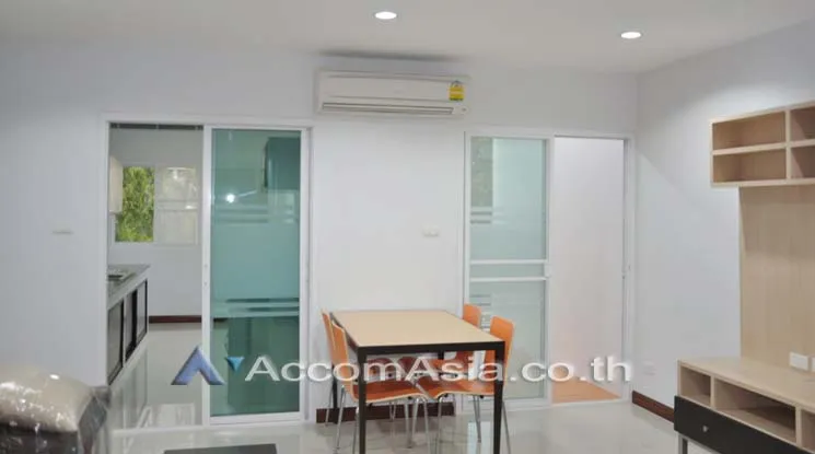 unit 2 Bedrooms  Apartment For Rent in Sukhumvit, Bangkok  near BTS Ekkamai (13002633)