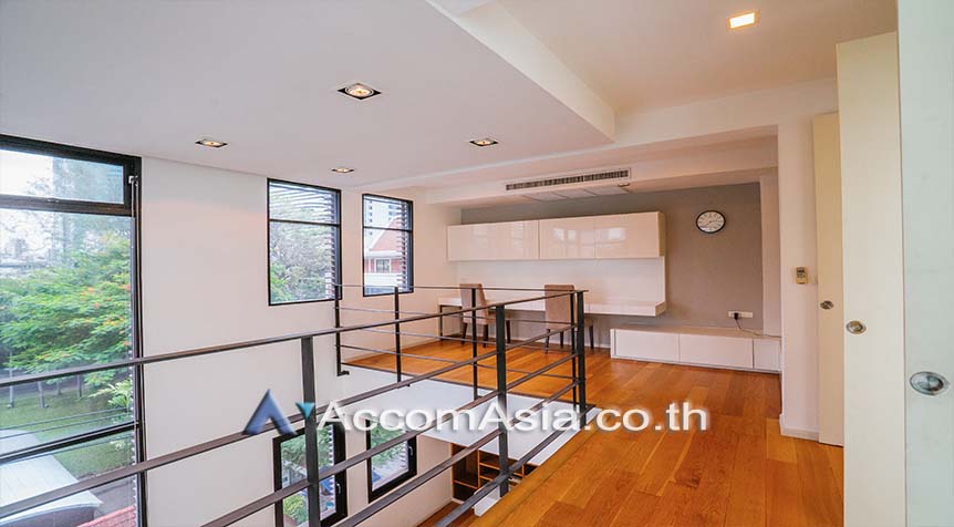9  3 br House For Rent in Ploenchit ,Bangkok BTS Ploenchit 13002670