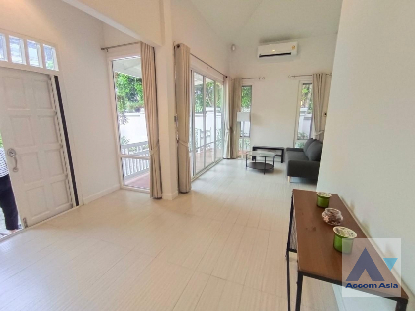 8  3 br House for rent and sale in New Phetchaburi ,Bangkok ARL Ramkhamhaeng AA10032