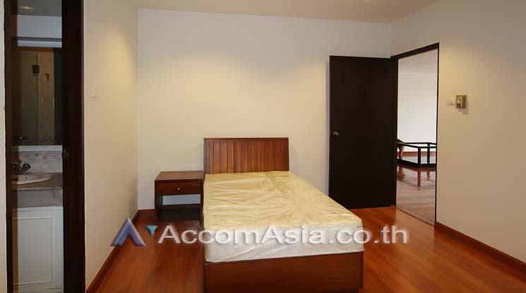 6  3 br Apartment for rent and sale in Ploenchit ,Bangkok BTS Ploenchit - MRT Lumphini at Low rised Apartment in Ruamrudee AA10036
