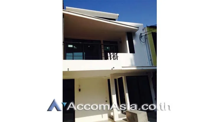 unit 4 Bedrooms  Townhouse For Rent & Sale in Sathorn, Bangkok  near MRT Lumphini (AA10091)