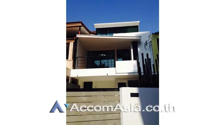 unit 4 Bedrooms  Townhouse For Rent & Sale in Sathorn, Bangkok  near MRT Lumphini (AA10091)
